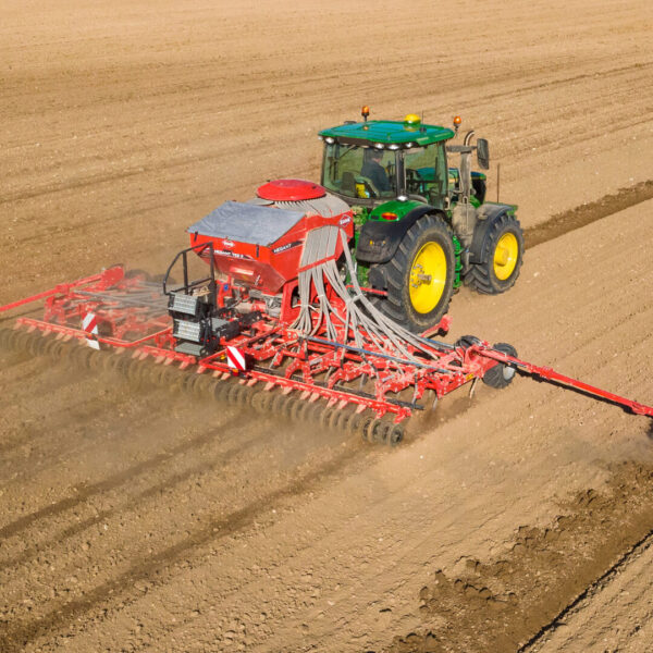 KUHN_MEGANT 722 R (1) SQUARE
