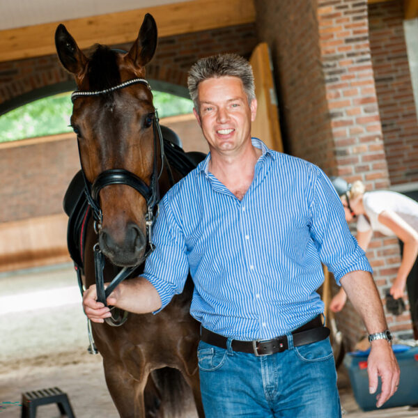 Rob_Krabbenborg_met-paard_2014_20_HR SQUARE